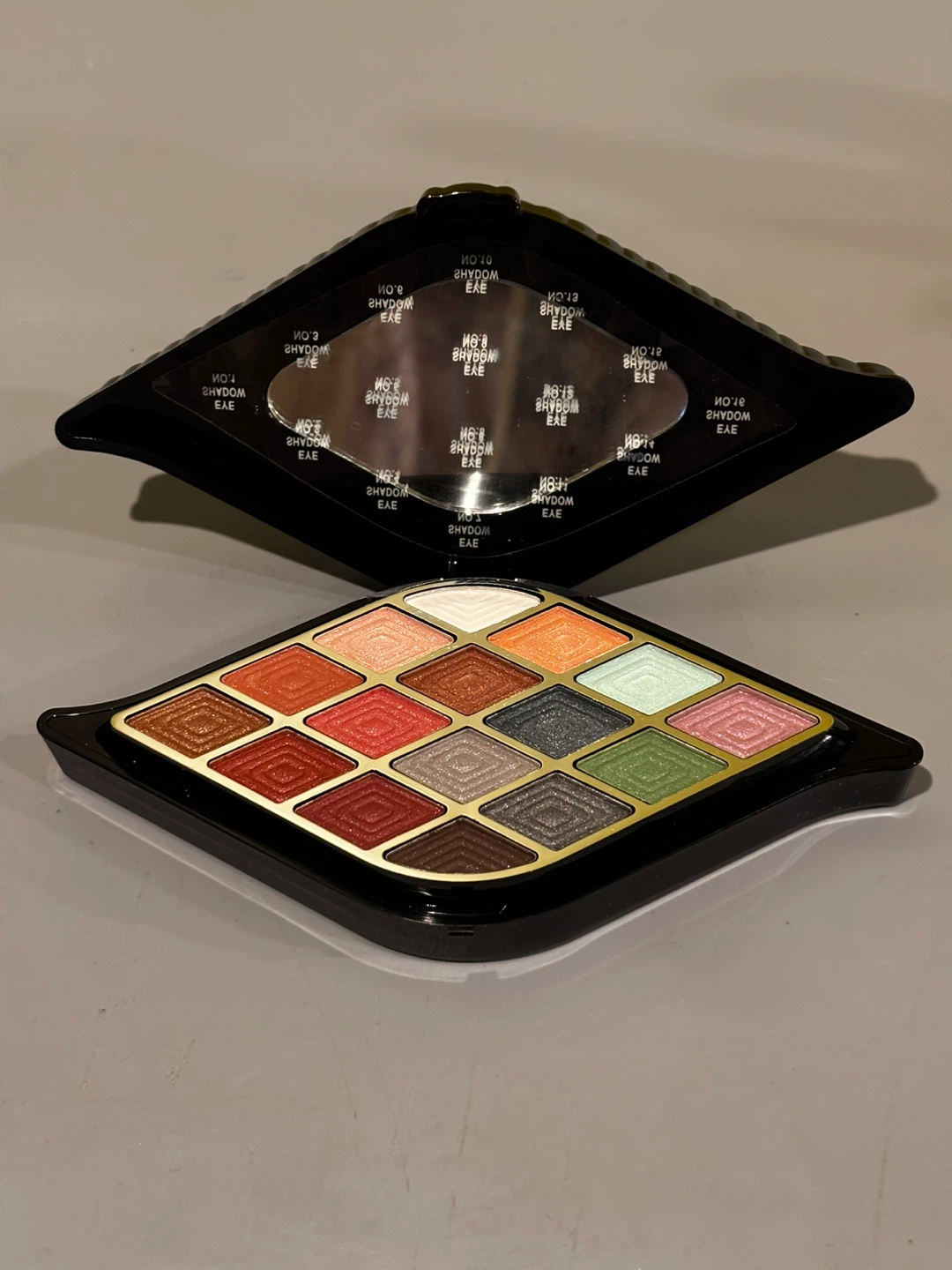 BR Eyeshadow Makeup Palette - photo 3