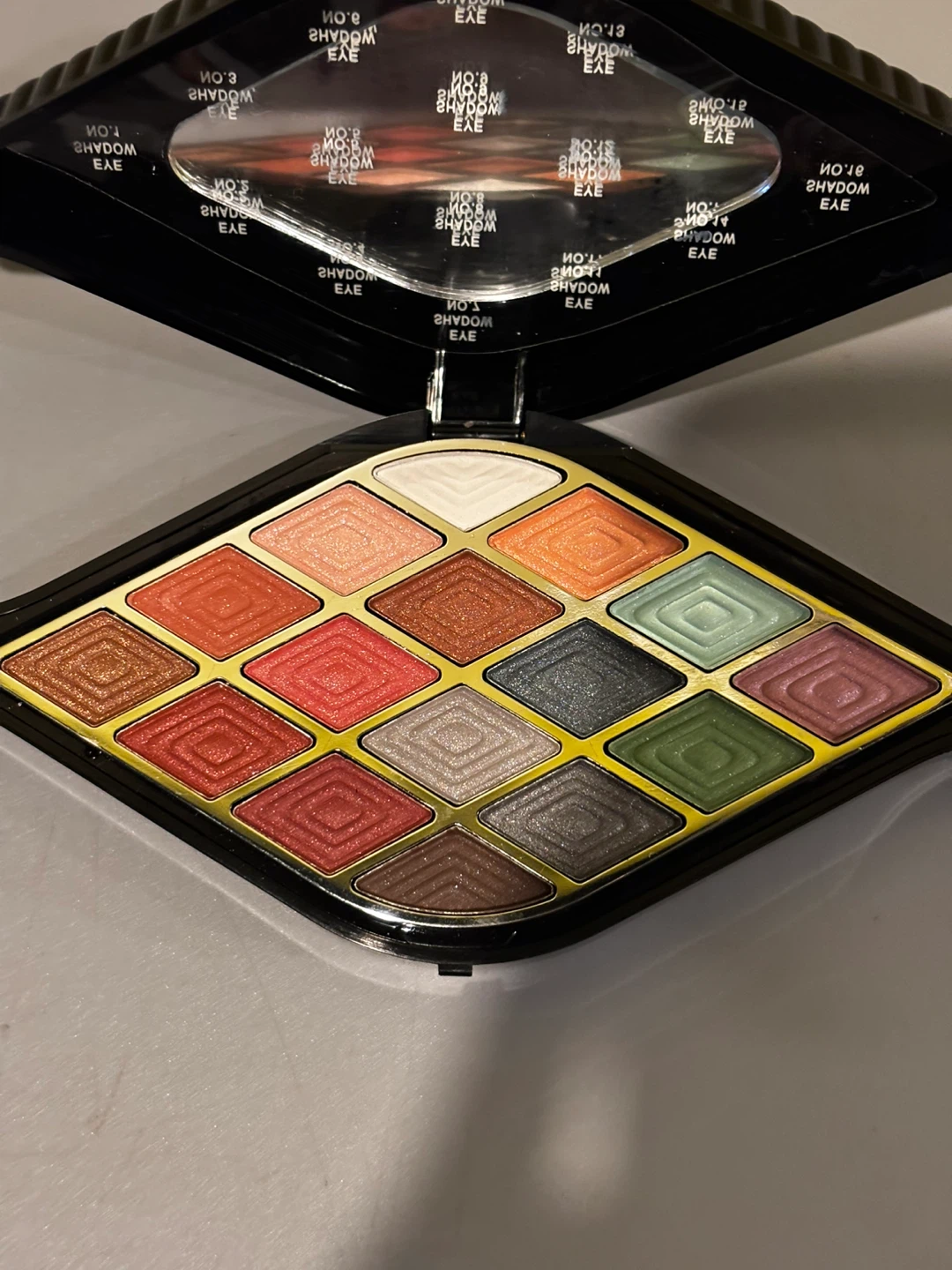 BR Eyeshadow Makeup Palette - photo 4