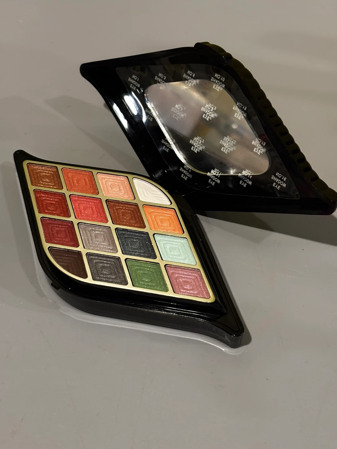 BR Eyeshadow Makeup Palette - photo 5