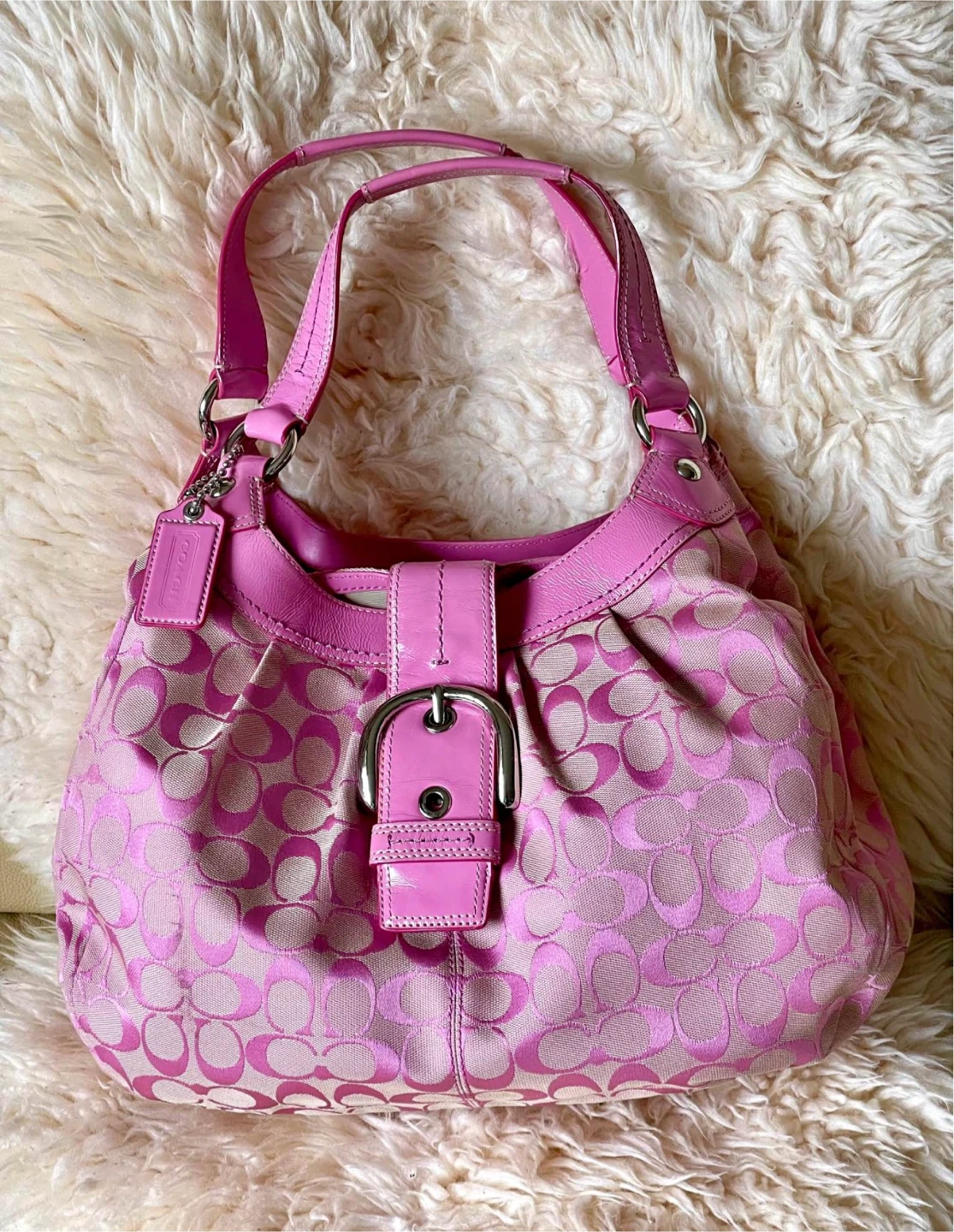 Looking to buy vintage coach bags!! 💕