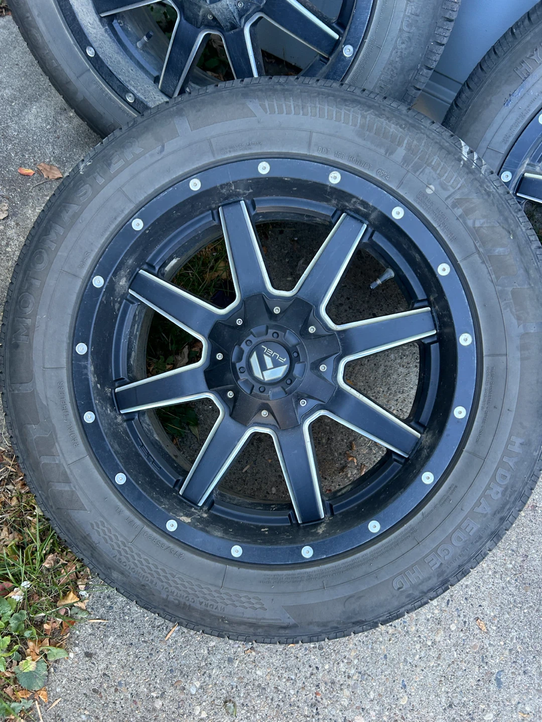 Set of 4 Fuel Wheels with 275/55R20 Tires - photo 2