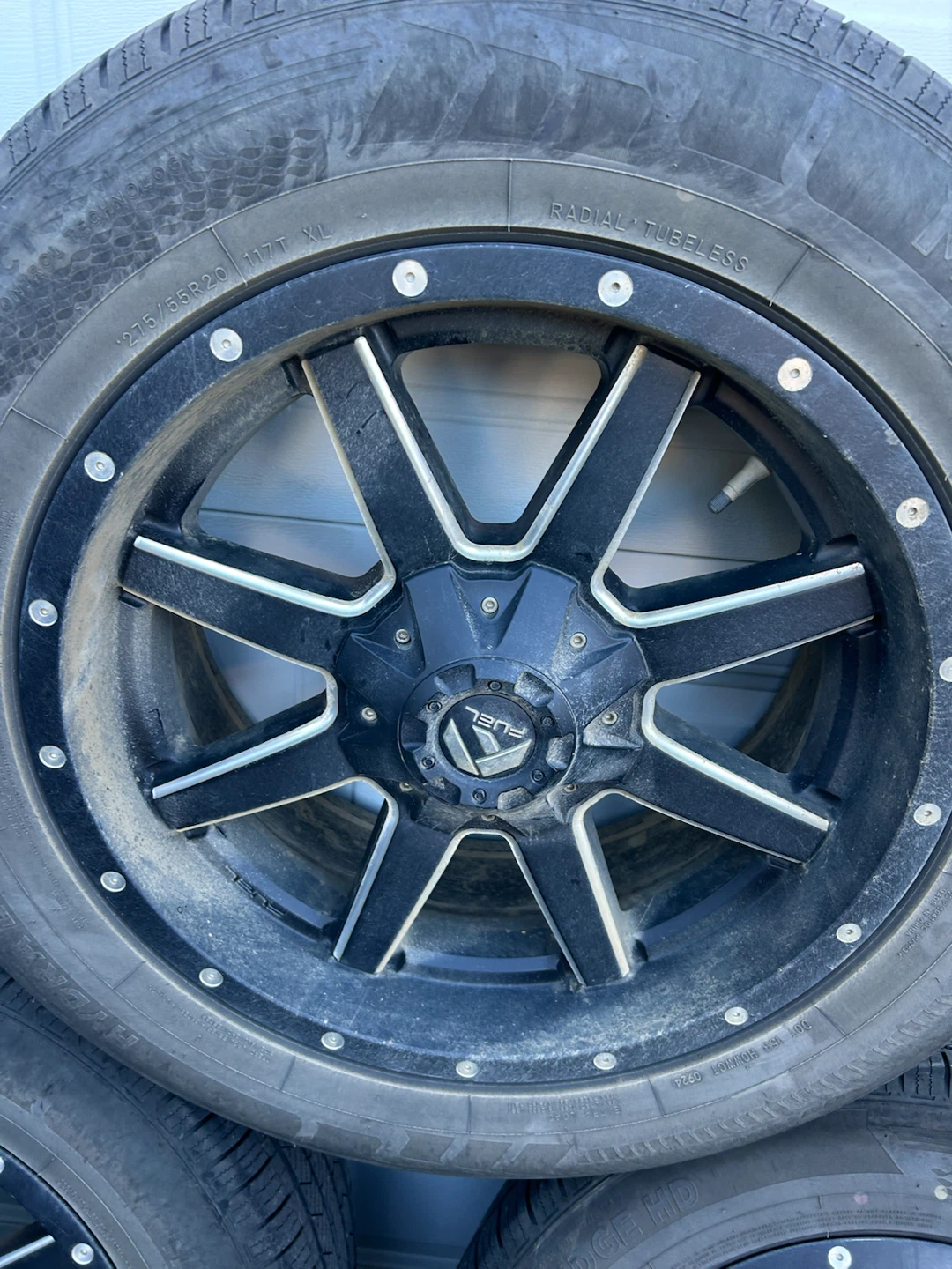 Set of 4 Fuel Wheels with 275/55R20 Tires - photo 4