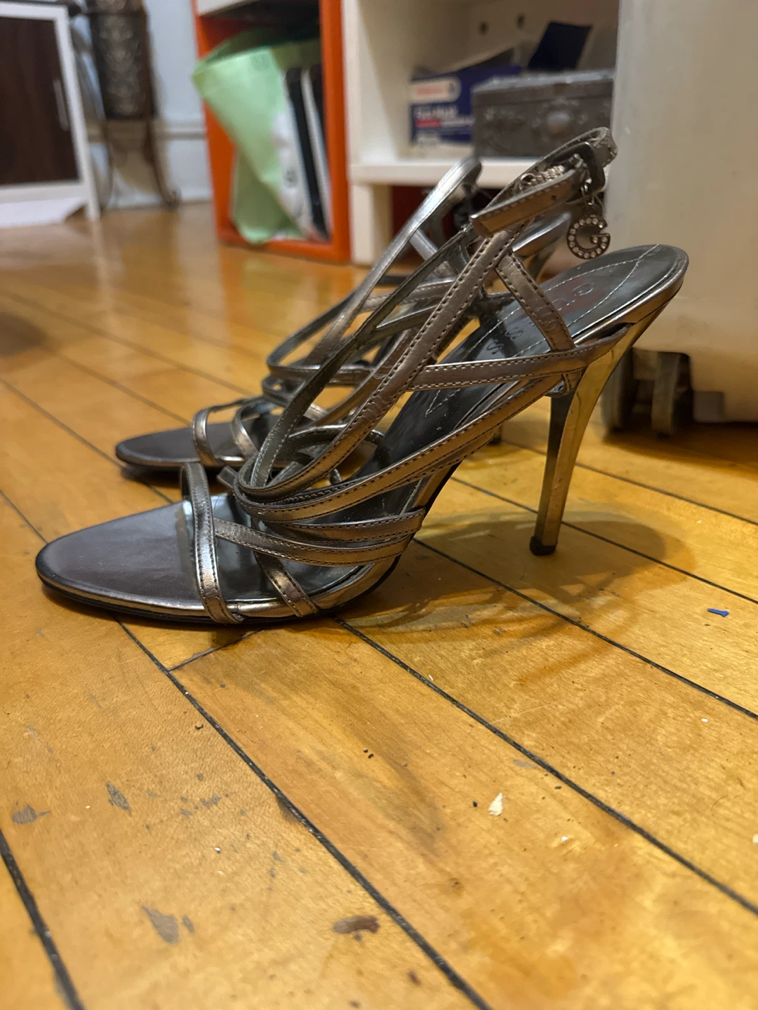 Guess metallic silver stiletto heels size 9.5M - photo 3