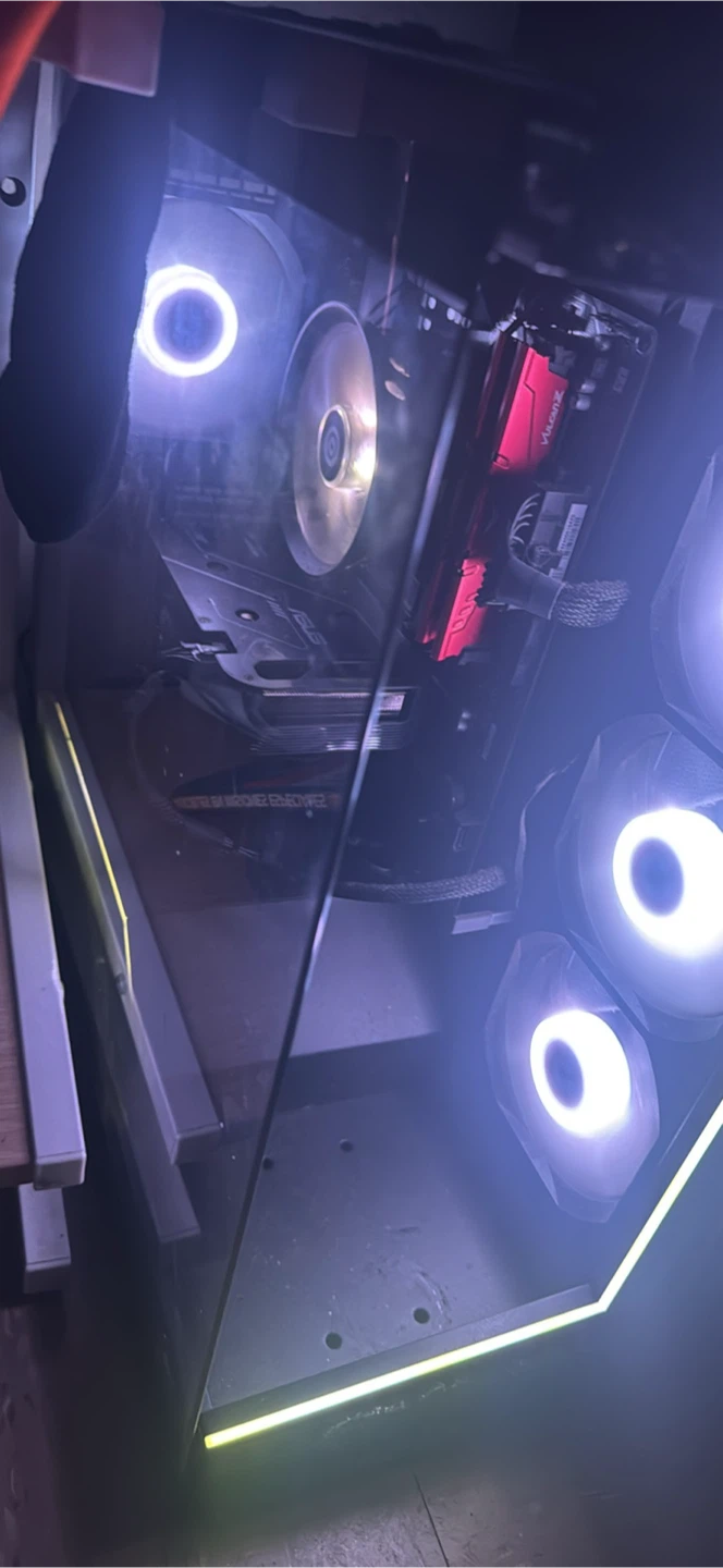 Pc with ryzen 5 5500,rtx 4060, 16gb ram 1tb storage
