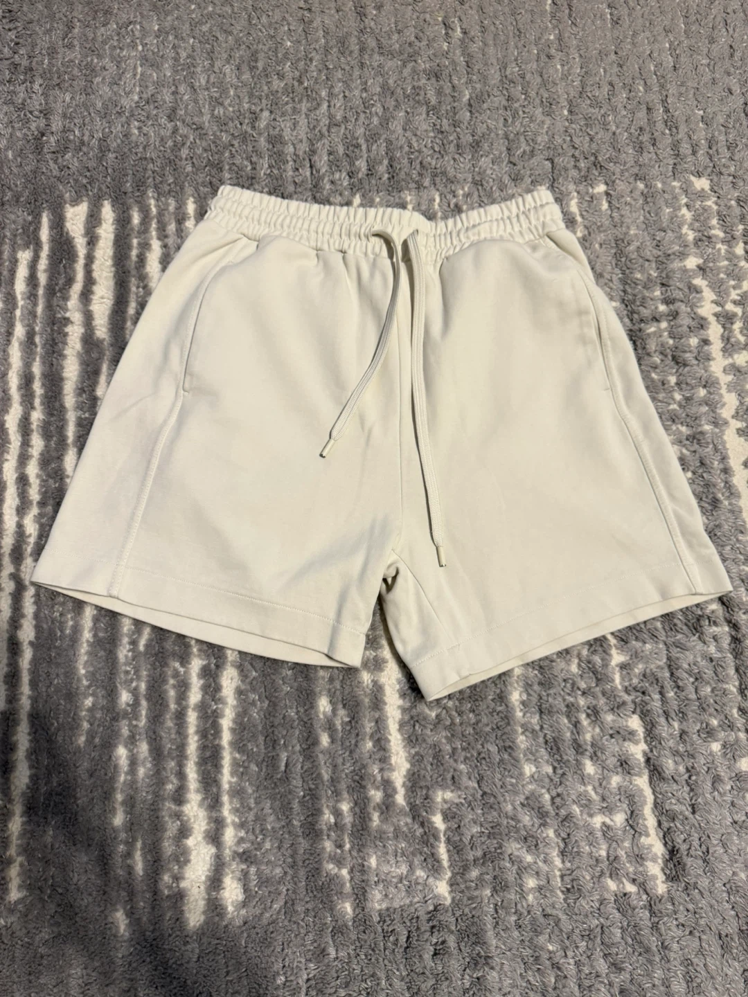 Zara off-white shorts size M