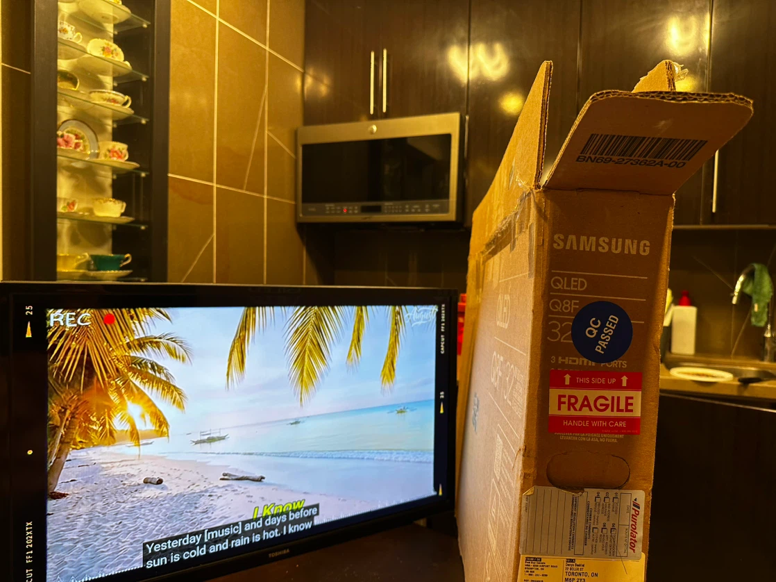 Toshiba 32-inch LCD TV - photo 3