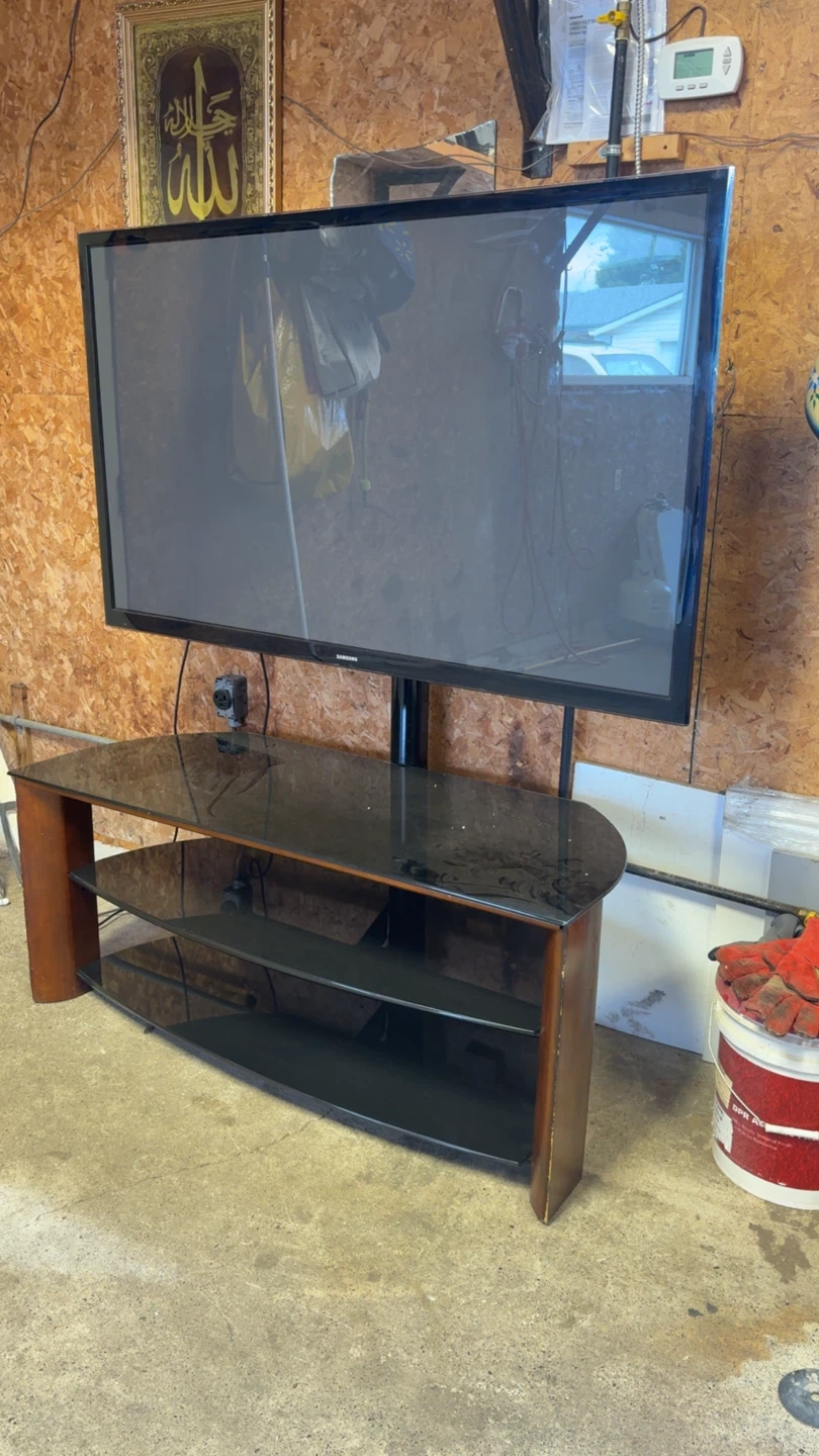 Samsung TV with Glass Stand
