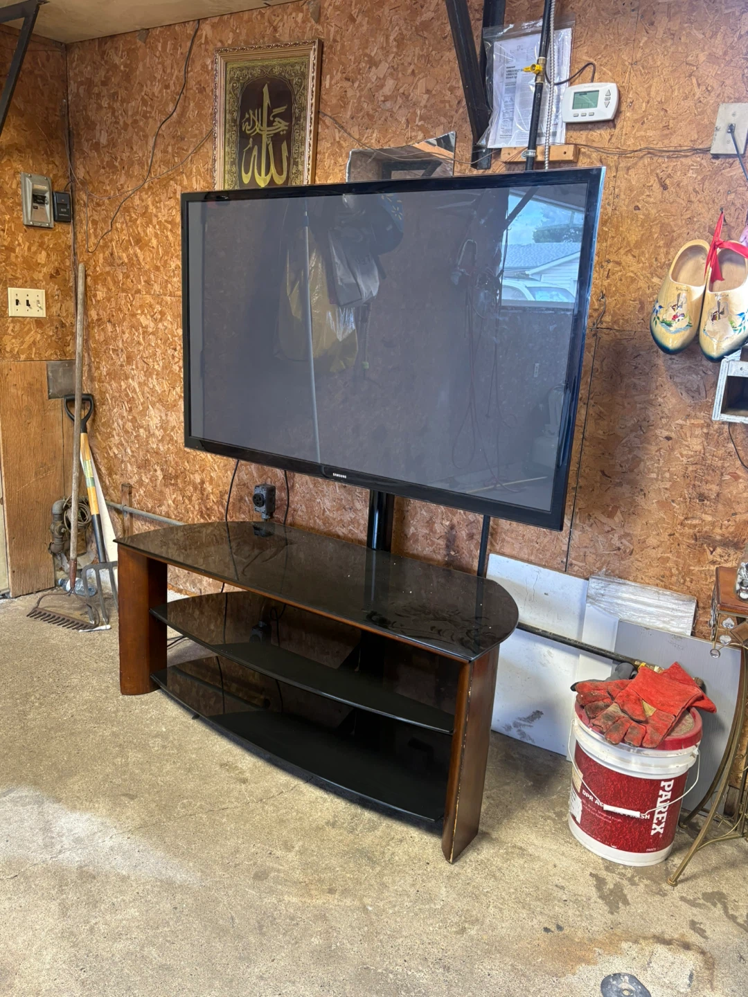 Samsung TV with Glass Stand - photo 2