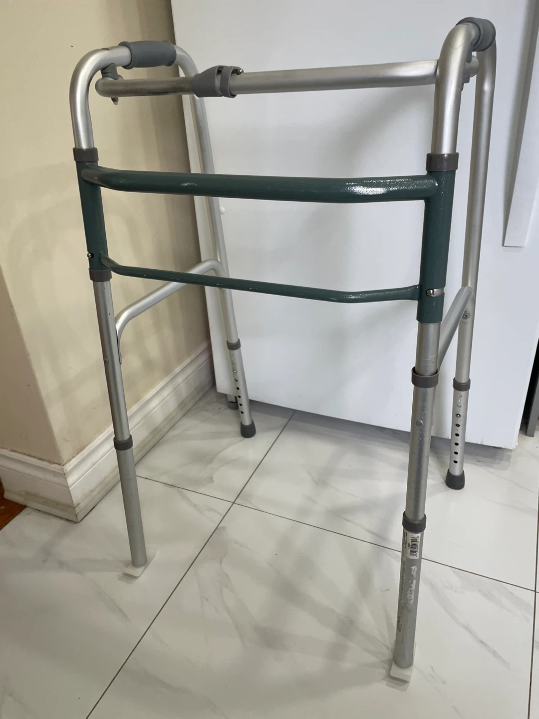 folding walker, delivery