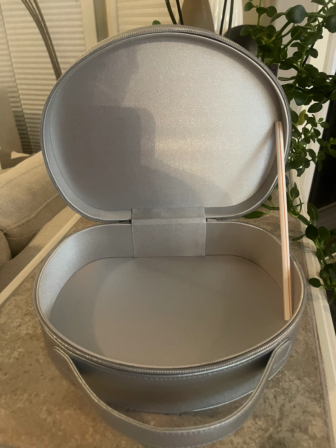 2 Silver Round Cosmetic Cases - photo 5