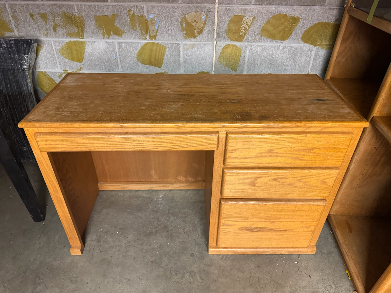Oak wood office desk with drawers - photo 2
