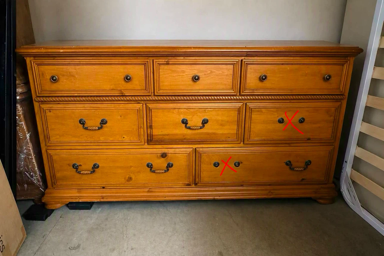 Solid Wood Dresser and 2 Nightstands - photo 2