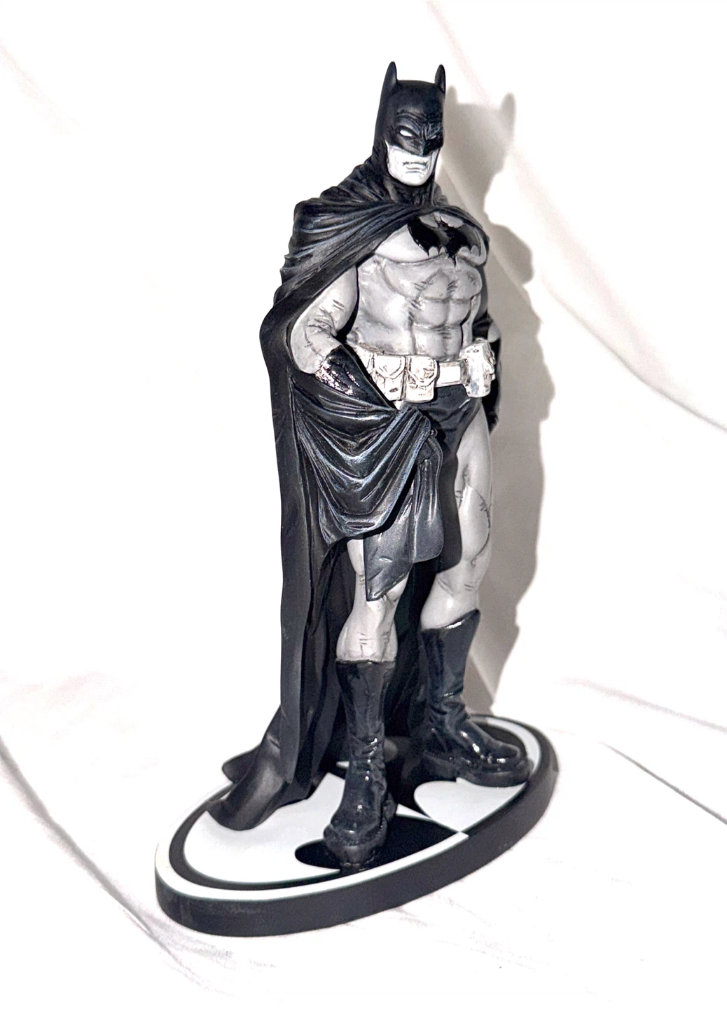 Batman Black and White Statue by Eduardo Risso - photo 2