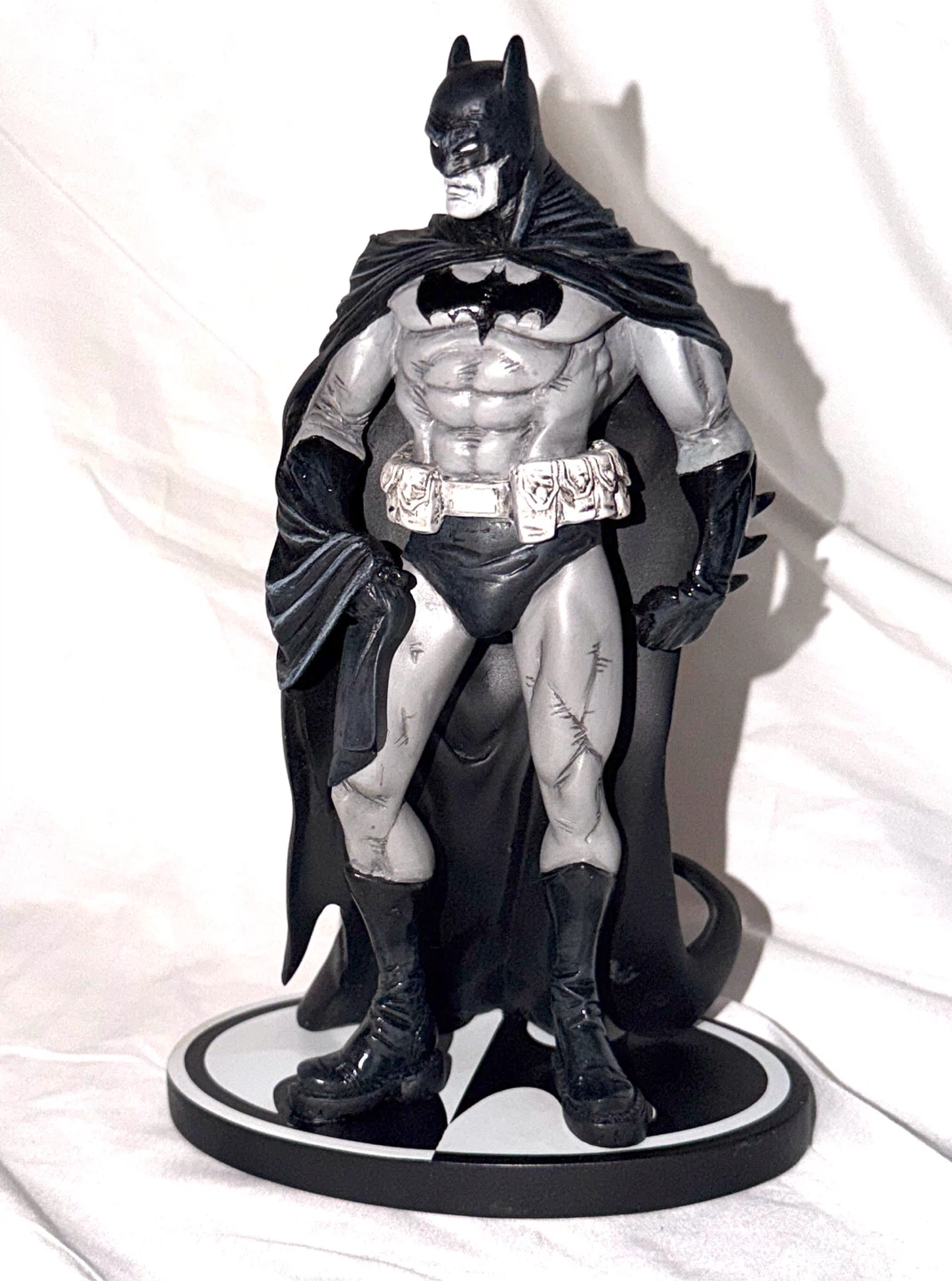 Batman Black and White Statue by Eduardo Risso - photo 3
