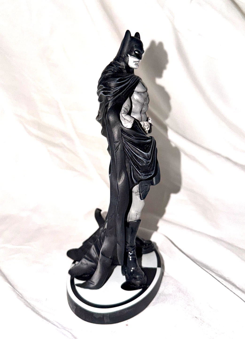Batman Black and White Statue by Eduardo Risso - photo 4