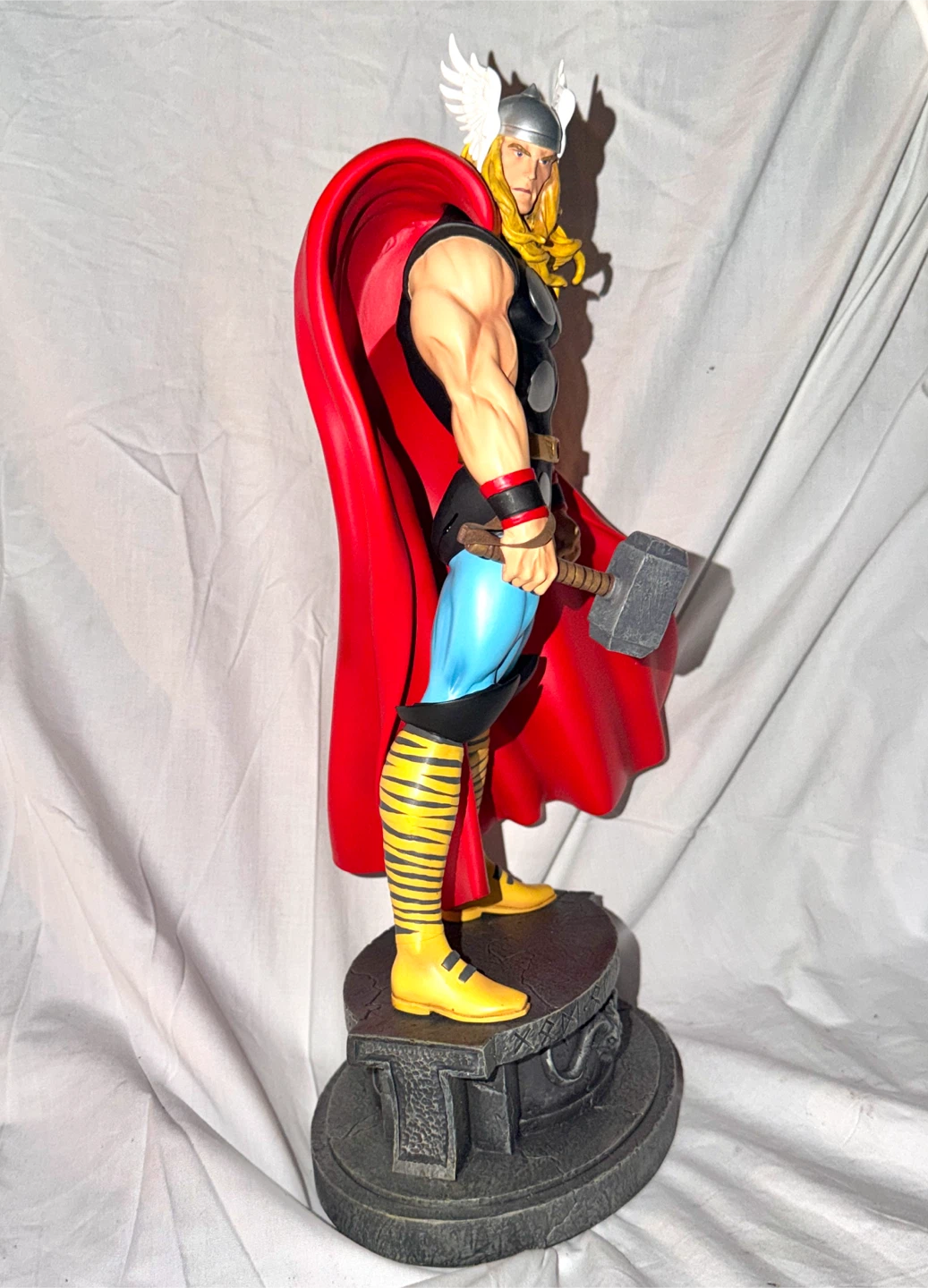 Bowen Designs The Mighty Thor Painted Statue - photo 3