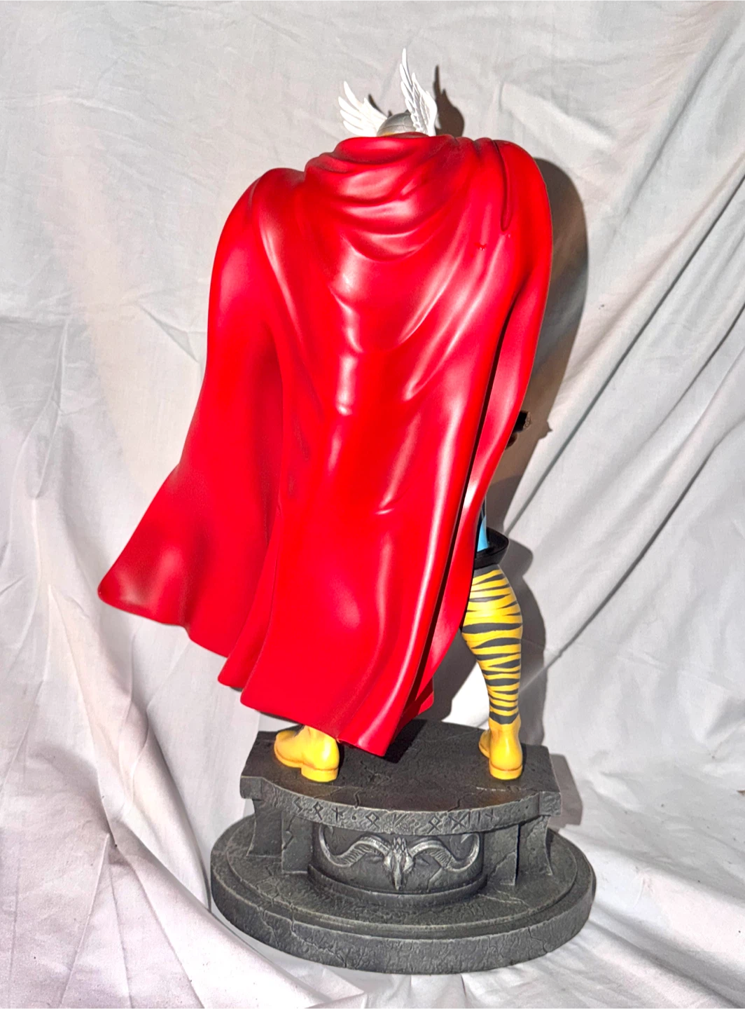 Bowen Designs The Mighty Thor Painted Statue - photo 4