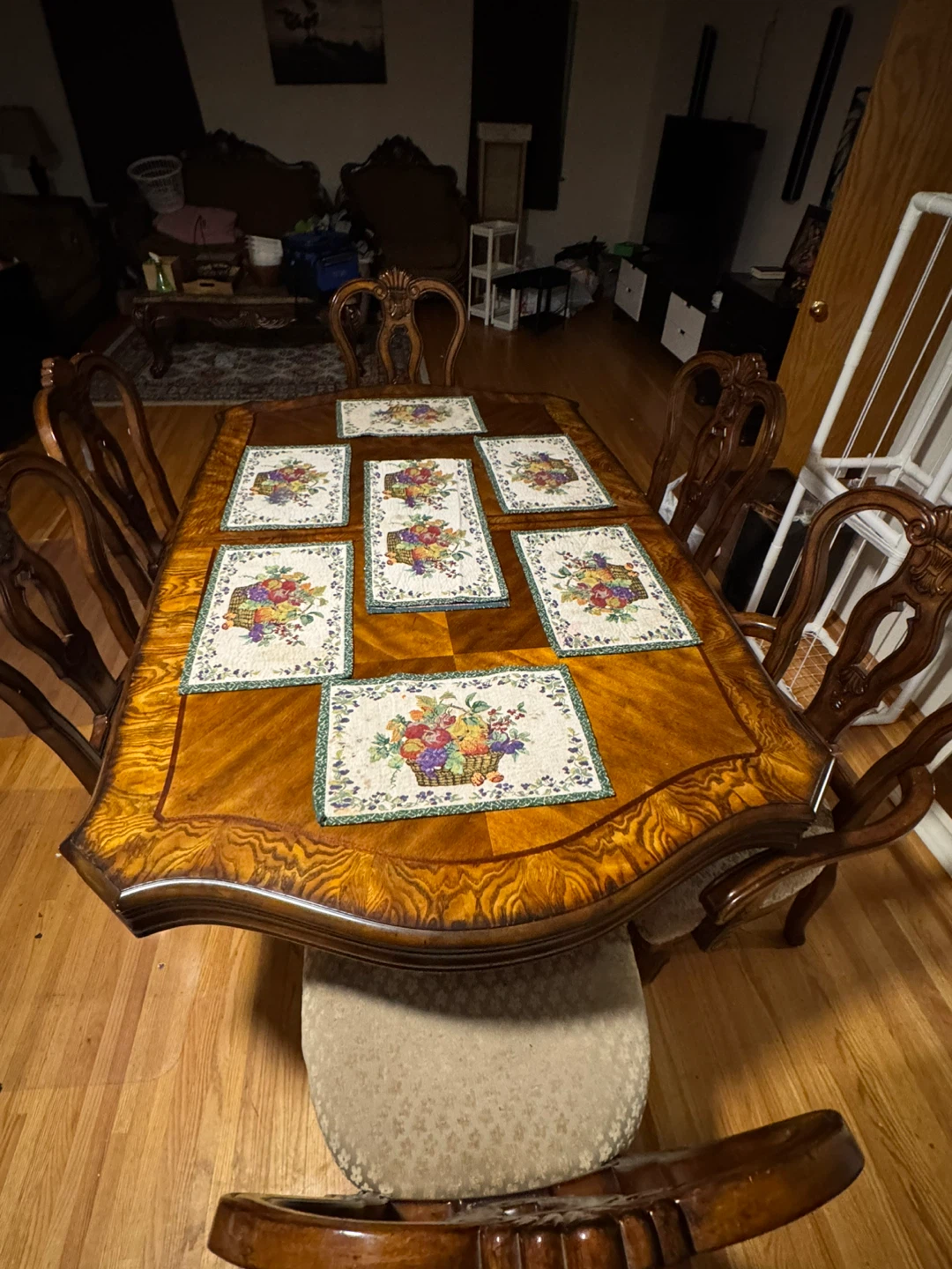 Dining table and chair set