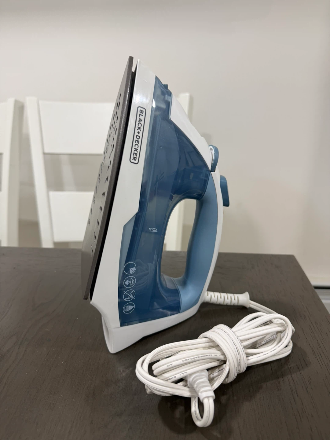 Black + Decker Steam Iron - photo 2