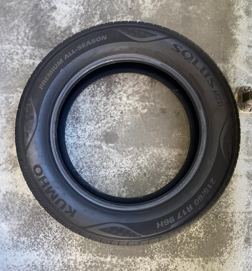 Only 1 Kumho Solus TA51 215/60 R17 Tire