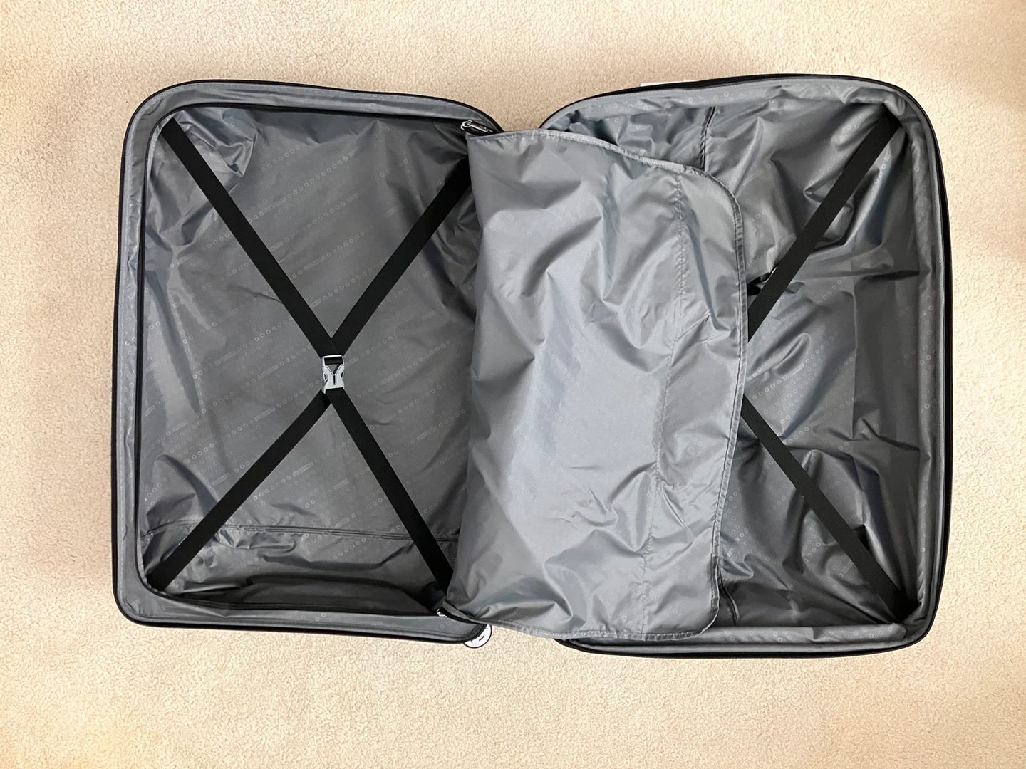 American Tourister Black Spinner Suitcase - photo 2