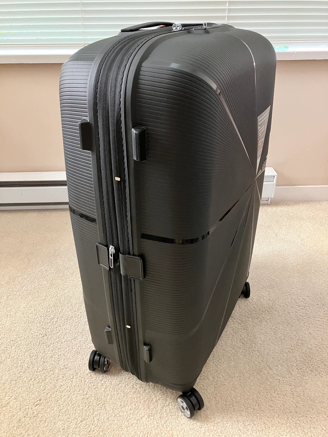 American Tourister Black Spinner Suitcase - photo 3