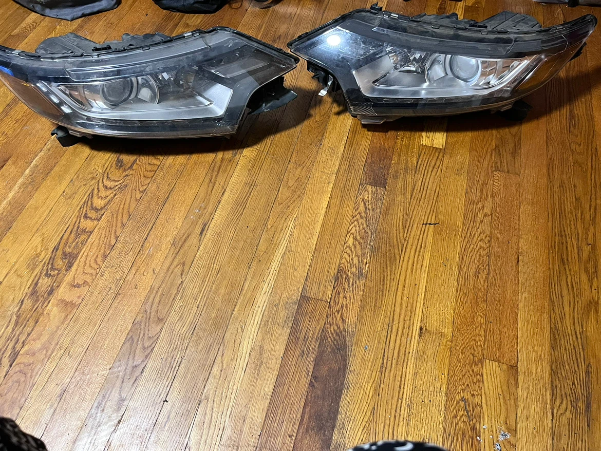 Mitsubishi outlander 2018 front headlights with both fog lights - photo 2