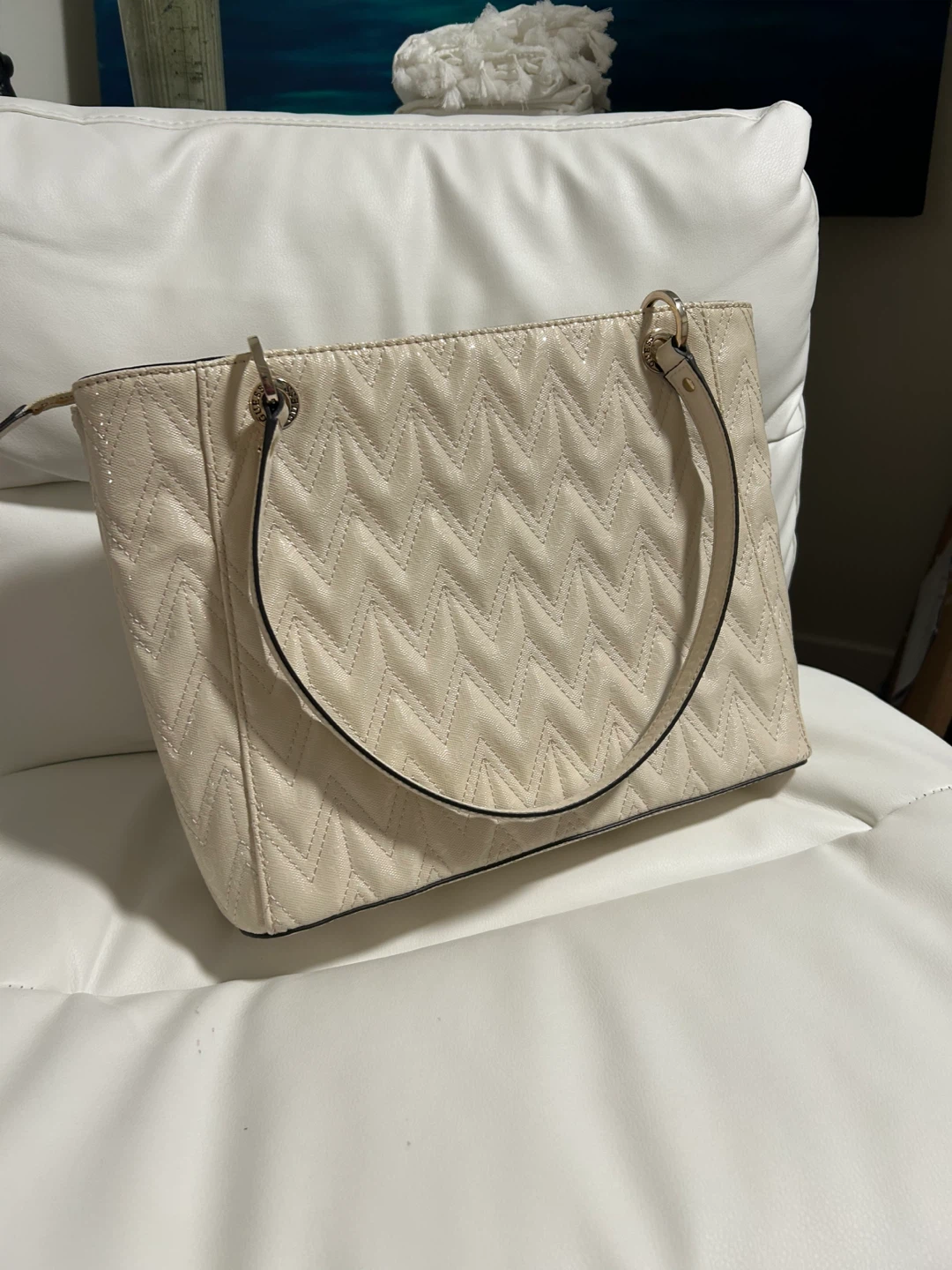 Guess Cream Chevron Shoulder Bag - photo 2