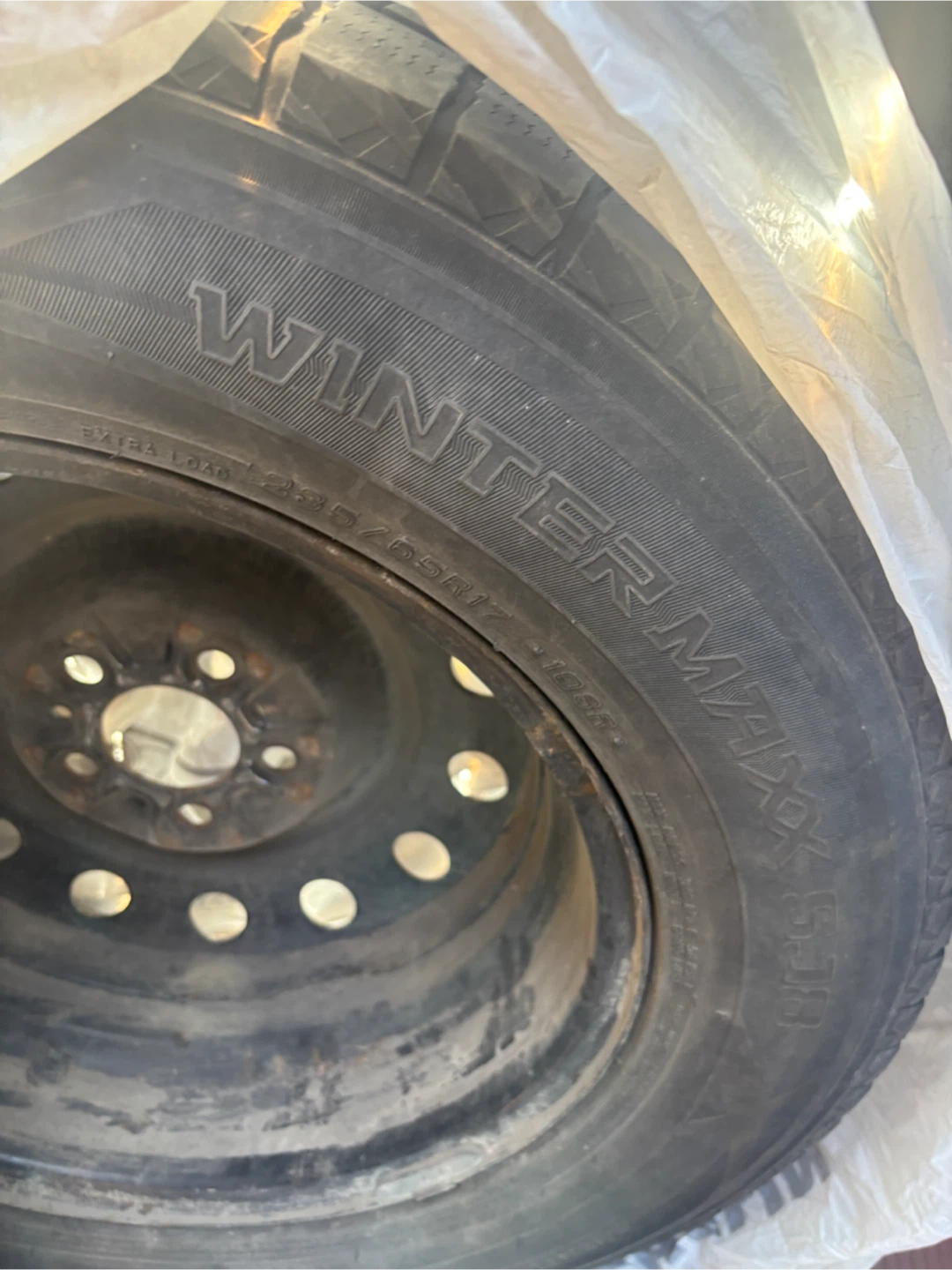 Dunlop Winter Maxx SJ8 235/65R17 Winter Tires