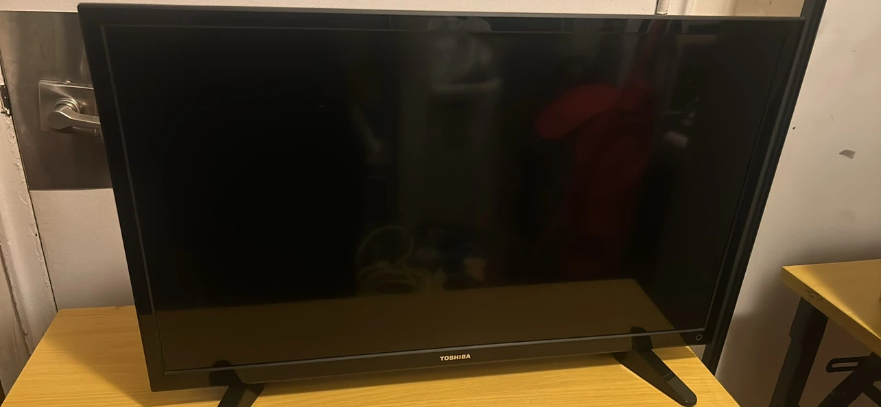 Toshiba 28-inch LED TV 28L110U 24” by 13.5 Screen