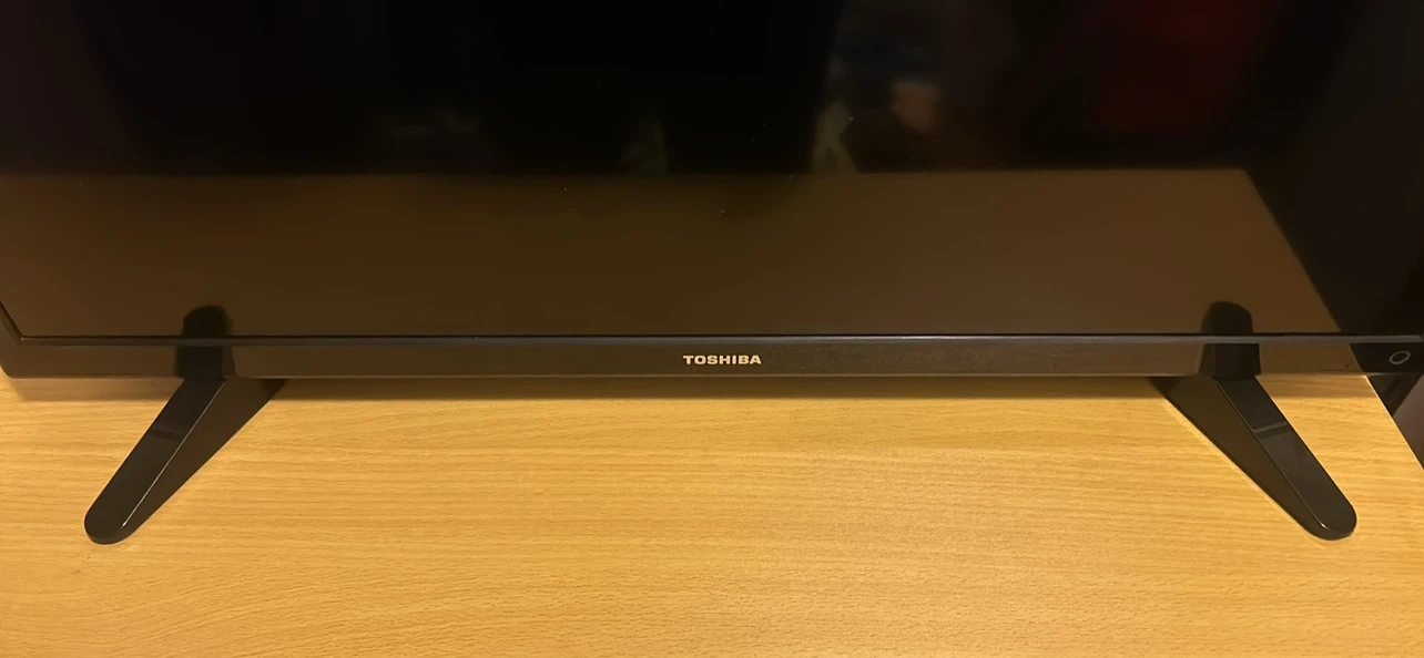 Toshiba 28-inch LED TV 28L110U 24” by 13.5 Screen - photo 2
