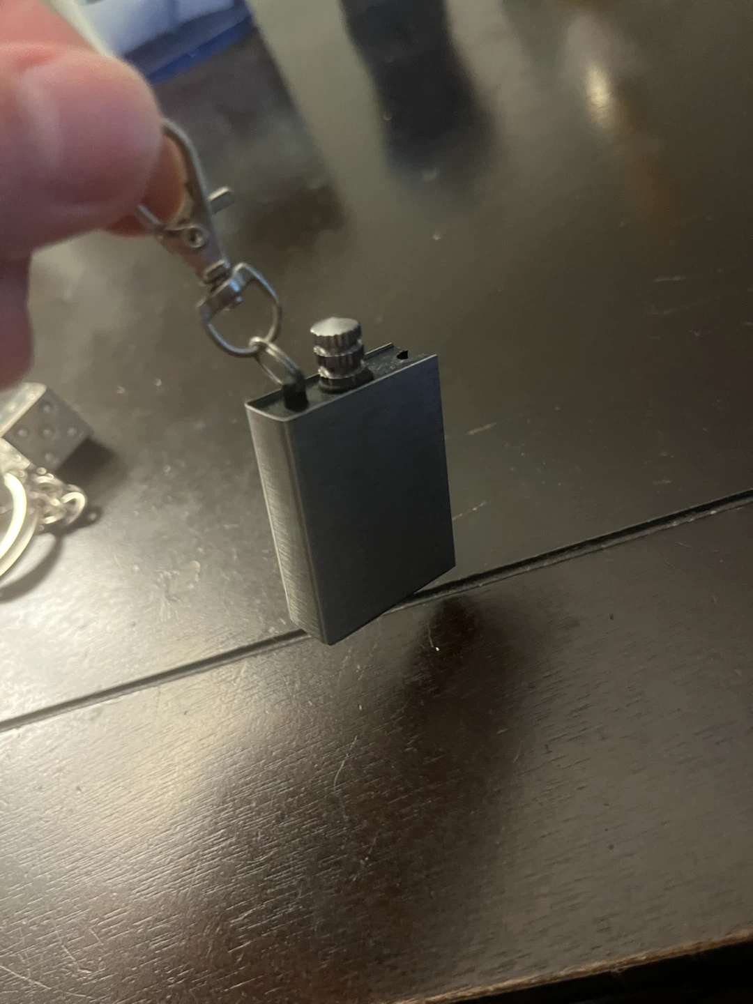 Mini flask keychain and dice keychain set - photo 4