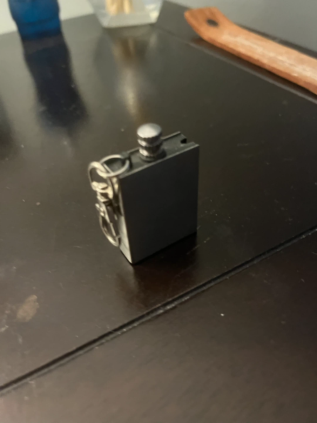 Mini flask keychain and dice keychain set - photo 5