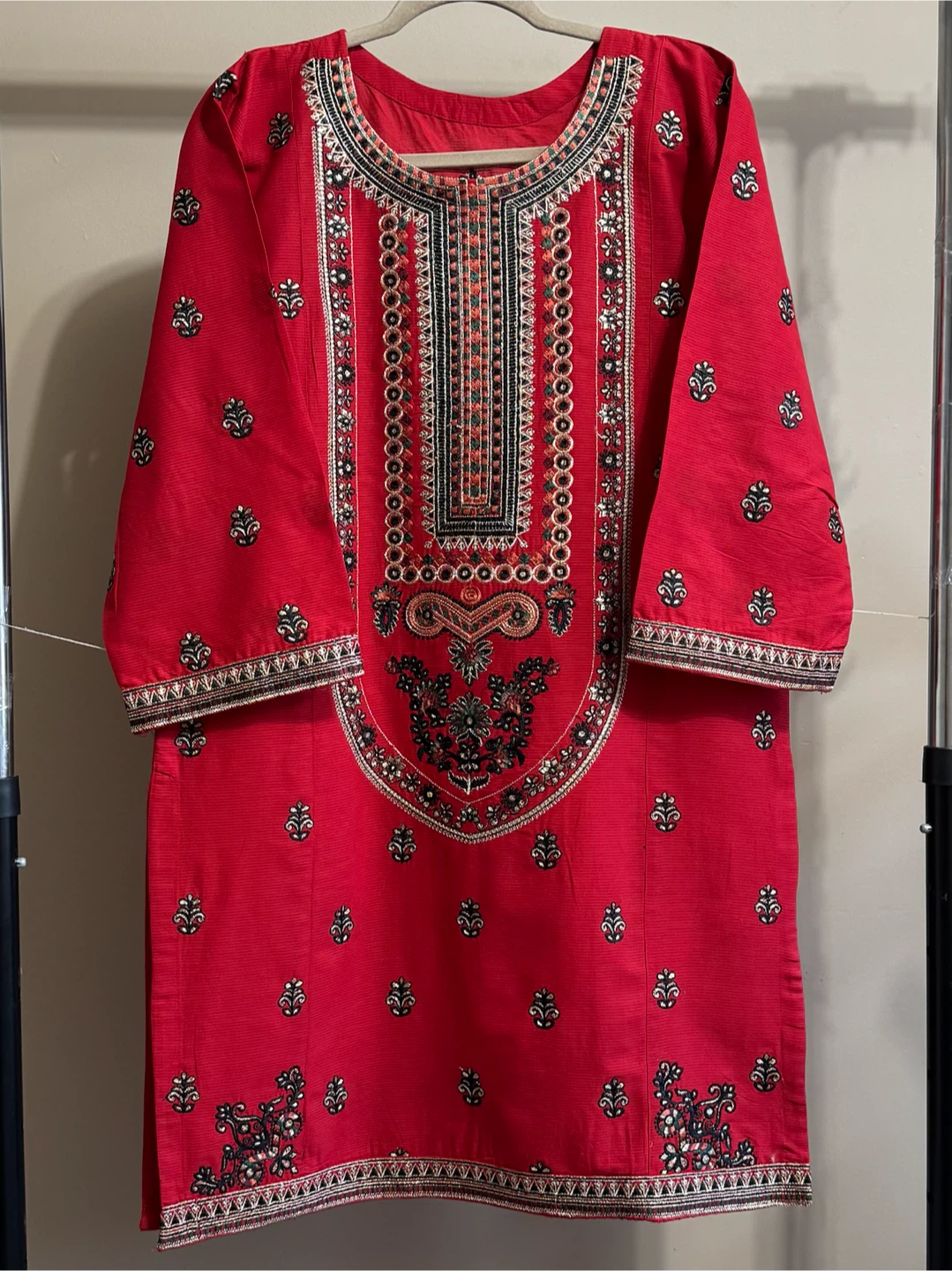 Pakistani cotton embroidered kurti/top - photo 3