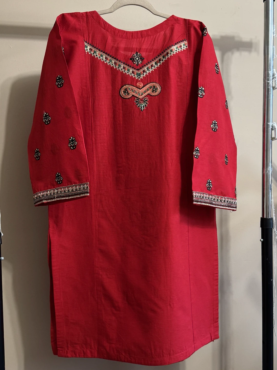 Pakistani cotton embroidered kurti/top - photo 4