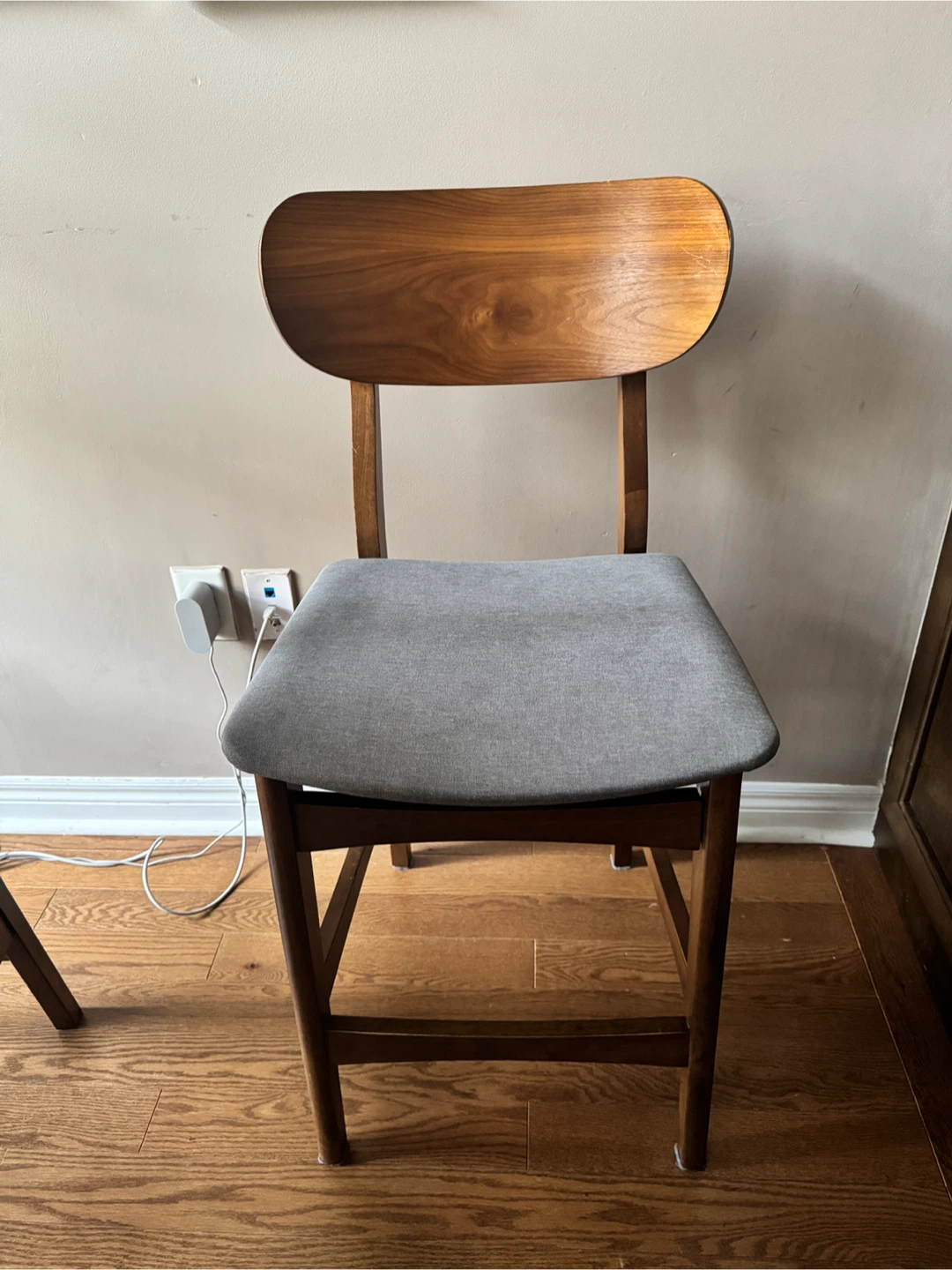 Round Wooden Dining Table and 4 Chairs - photo 5