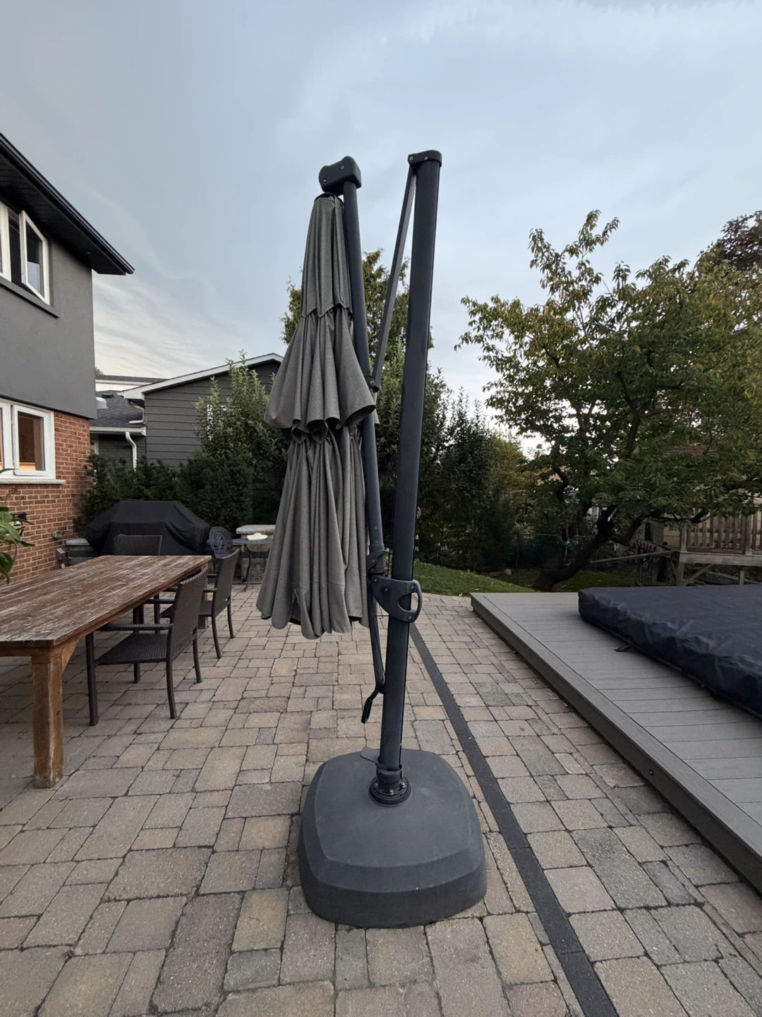 10.5’ round cantilever umbrella