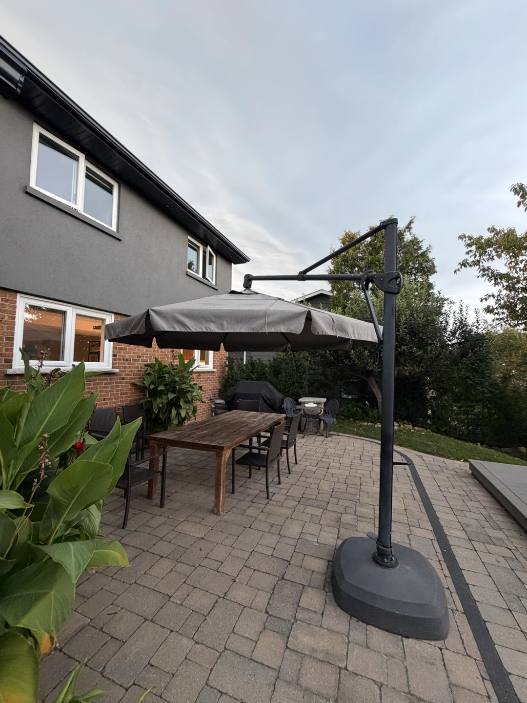 10.5’ round cantilever umbrella - photo 2