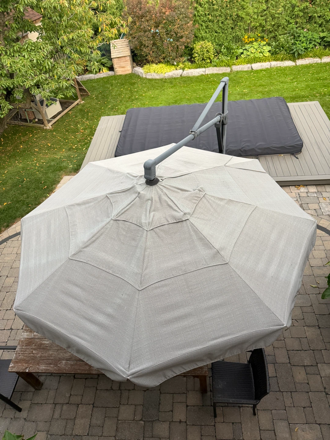 10.5’ round cantilever umbrella - photo 3