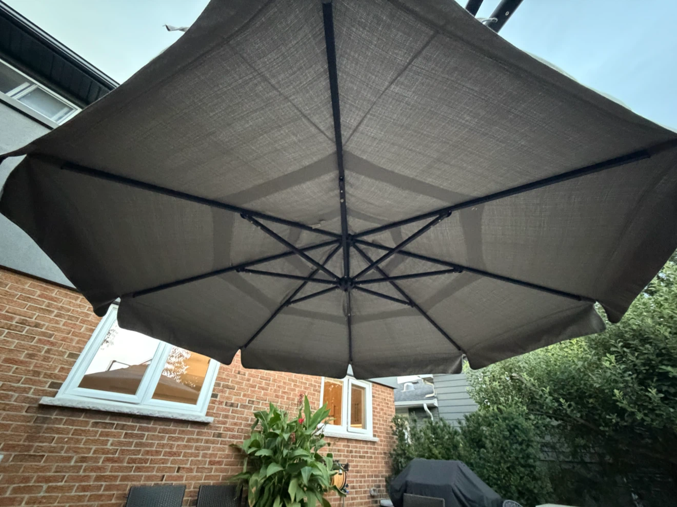 10.5’ round cantilever umbrella - photo 5