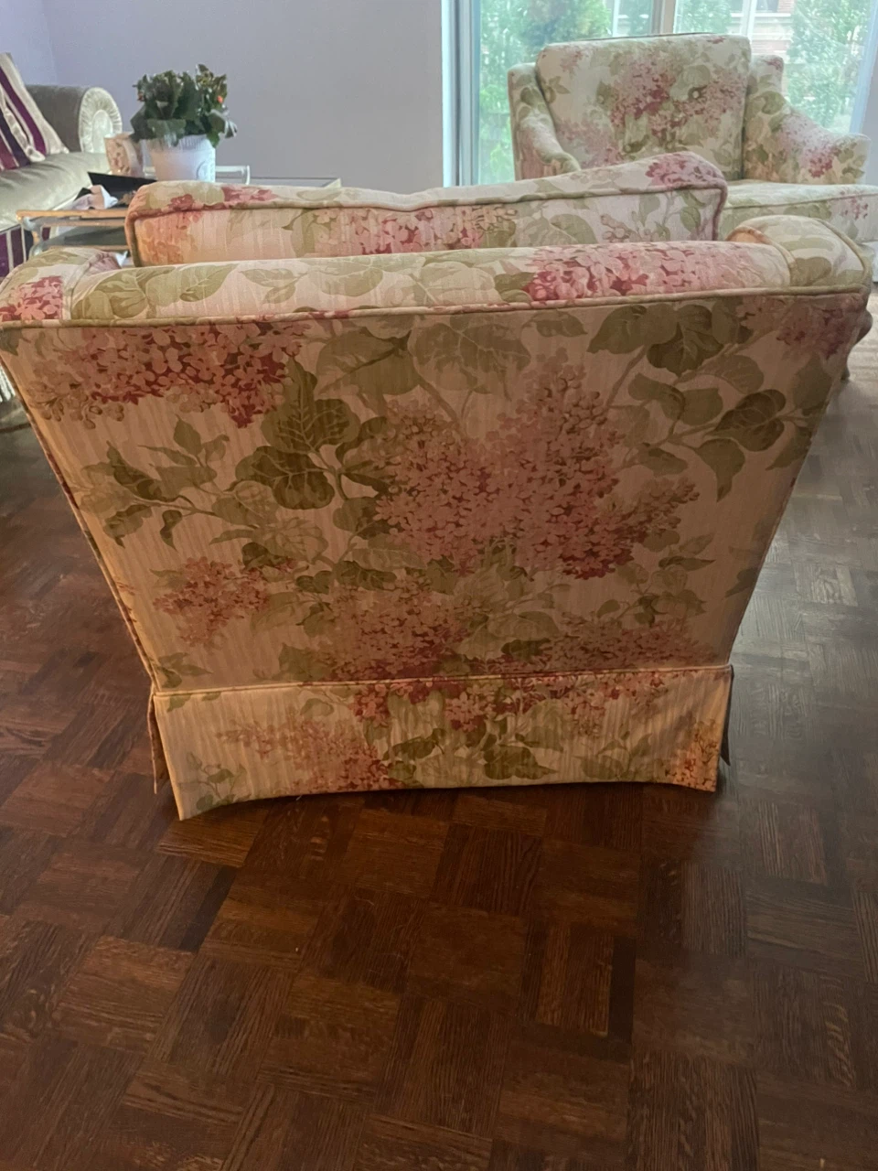 Moving sale - A pair of Beautiful Floral arm chairs - photo 3
