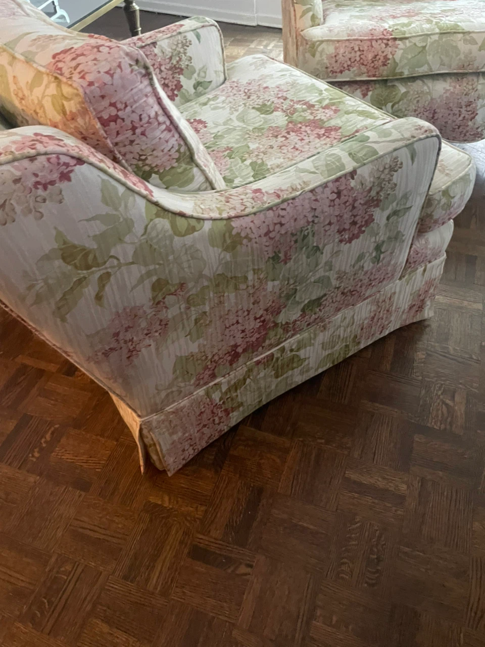 Moving sale - A pair of Beautiful Floral arm chairs - photo 4