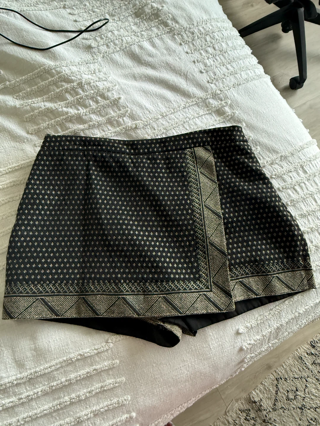 BCBG Skort. SIZE LARGE
