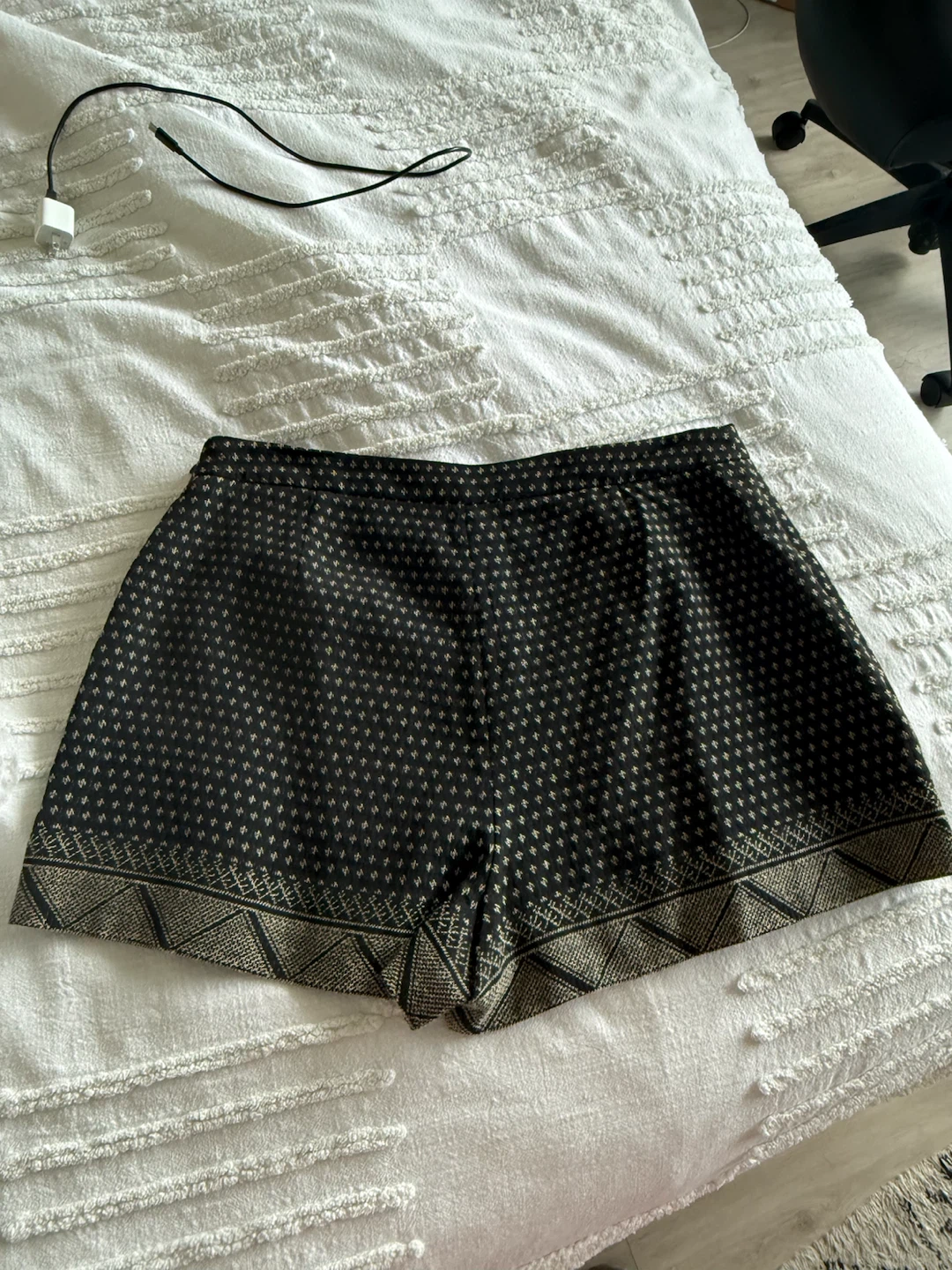 BCBG Skort. SIZE LARGE - photo 2