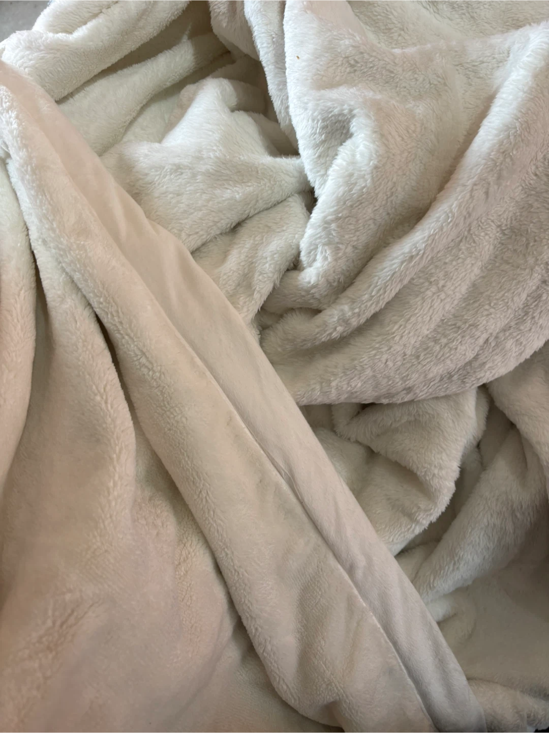 NWOT Kirkland Signature Queen Size Plush Blanket