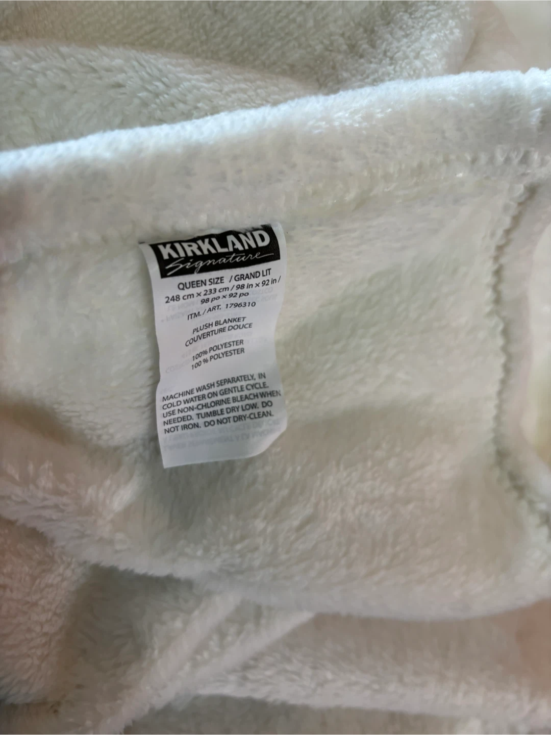 NWOT Kirkland Signature Queen Size Plush Blanket - photo 2