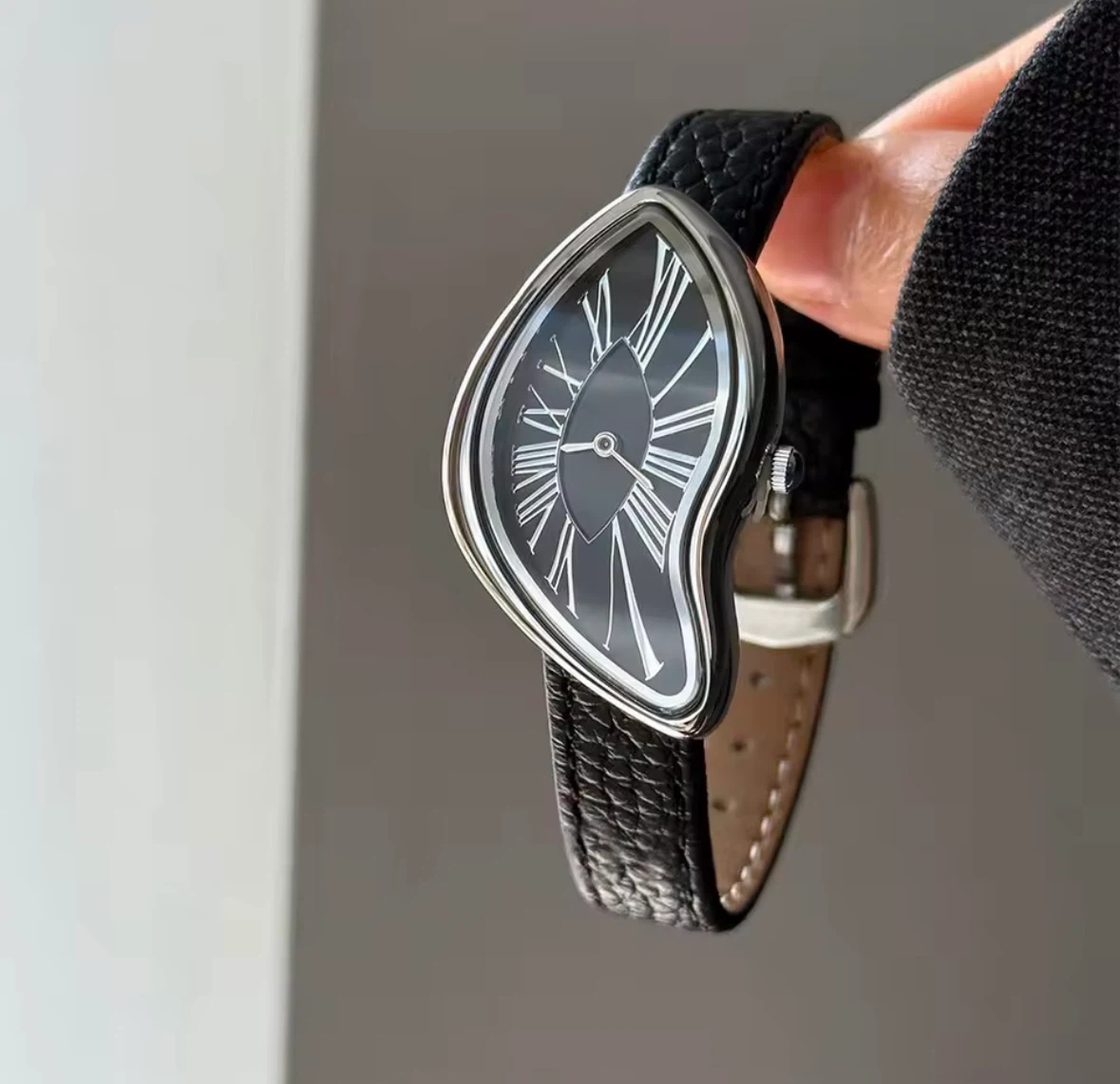 New Car tier Crash STYLE Quartz Watch Black Leather Strap