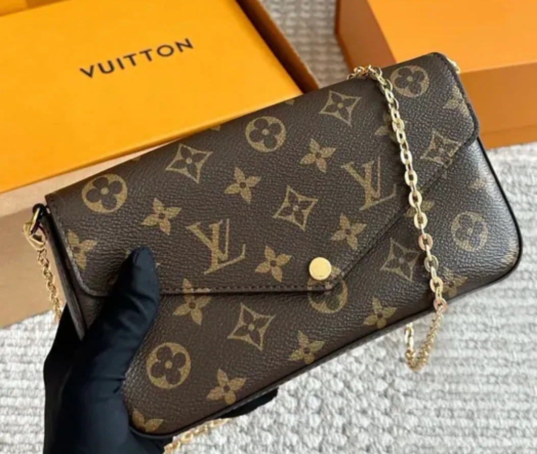 Louis V - Monogram Pochette Félicie