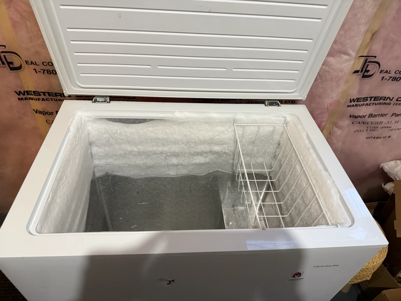 Frigidaire Chest Freezer White - photo 2