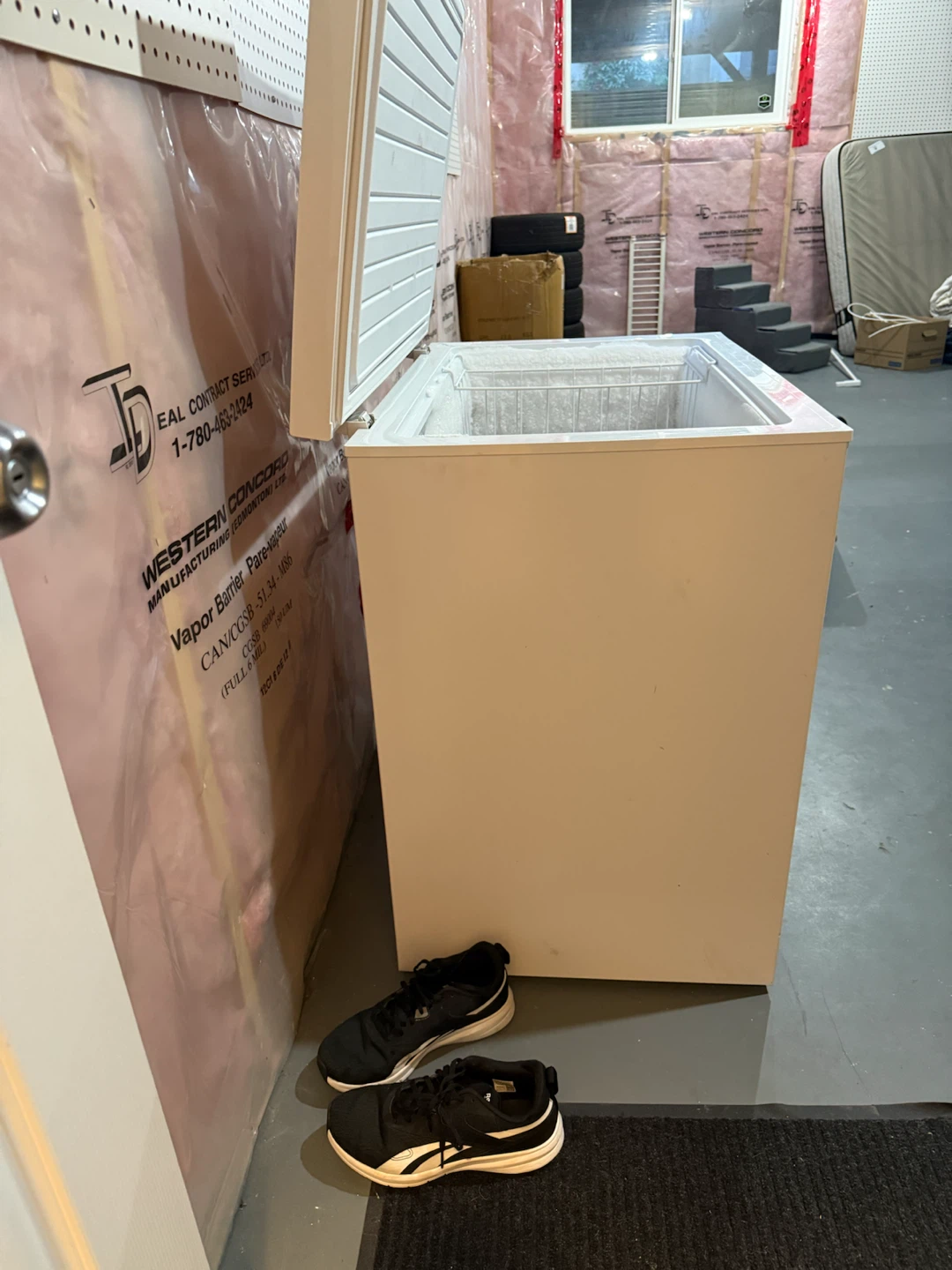 Frigidaire Chest Freezer White - photo 4